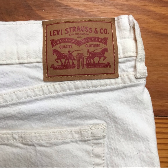 Levi’s White Denim Stretch Shorts, EUC, 29 - Picture 7 of 10
